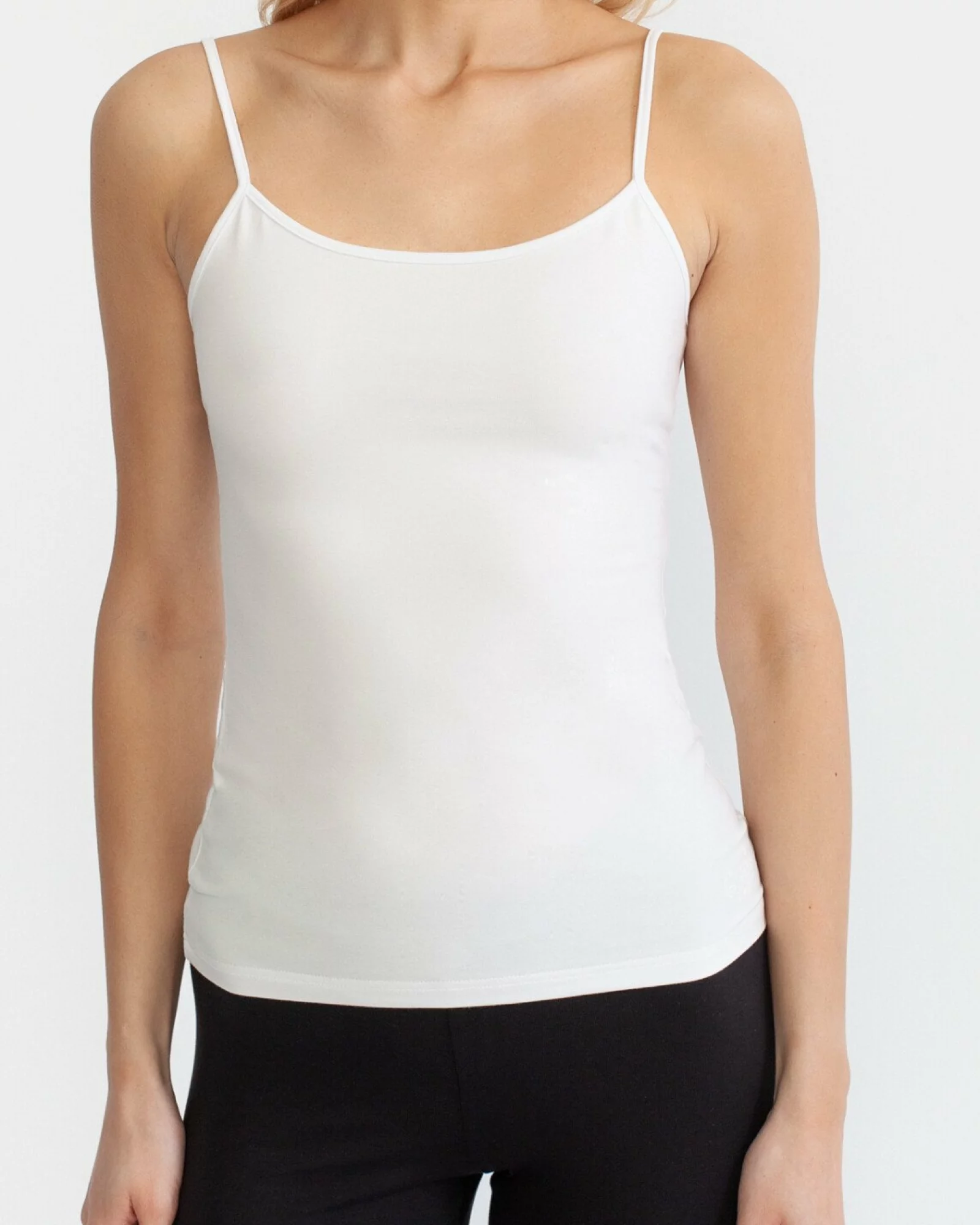 Maiou damă M.2002.Alb