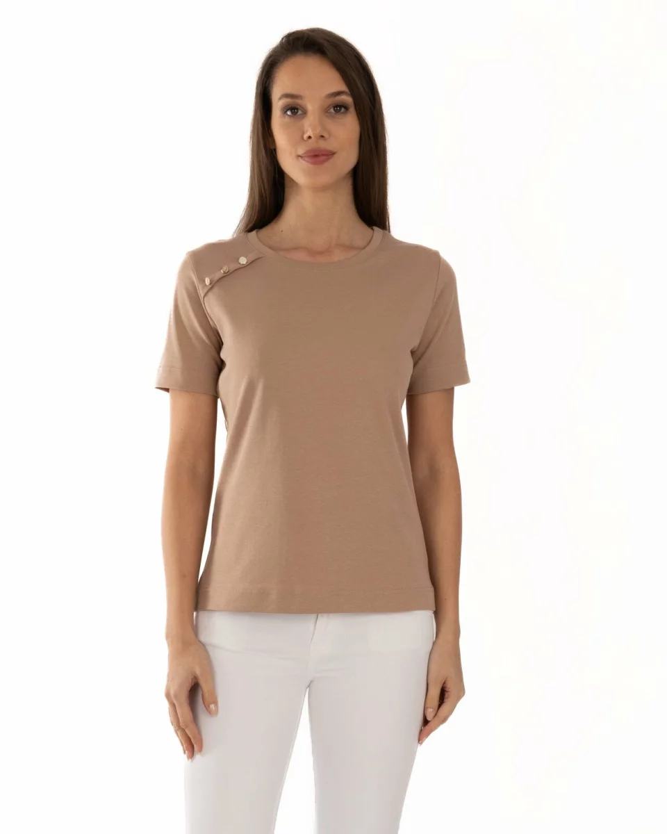 Tricou bej bumbac interlock cu nasturi la umăr