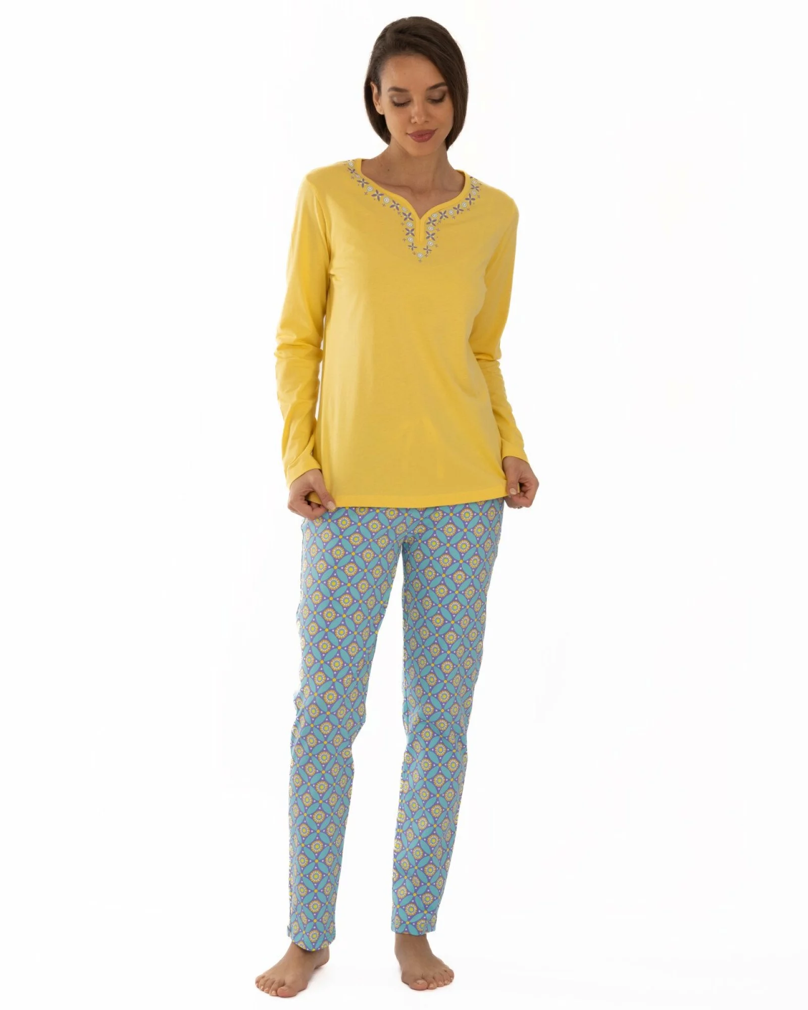 Pijama damă galbenă cu decolteu inimă și pantalon imprimat