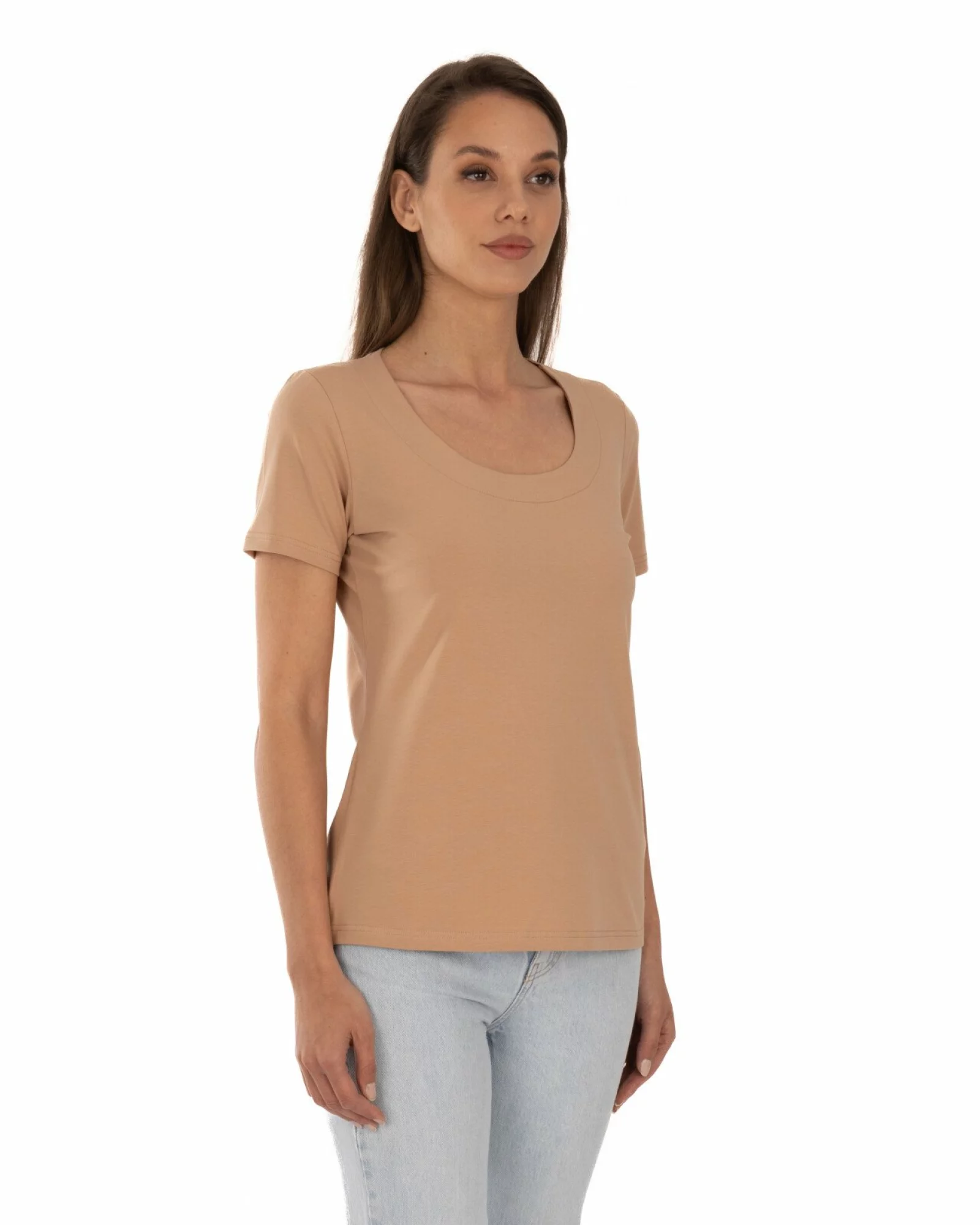 Tricou cappuccino din bumbac elastan cu decolteu conturat deschis