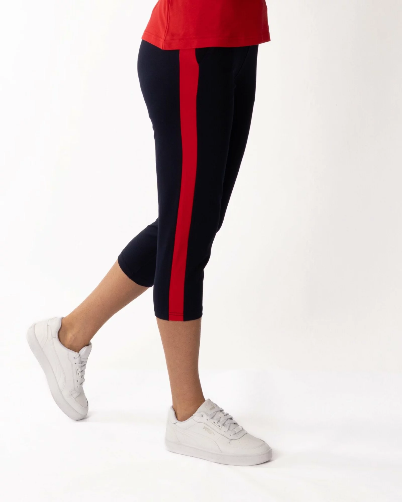 Pantaloni bleumarin 3/4 inserție laterală roșie