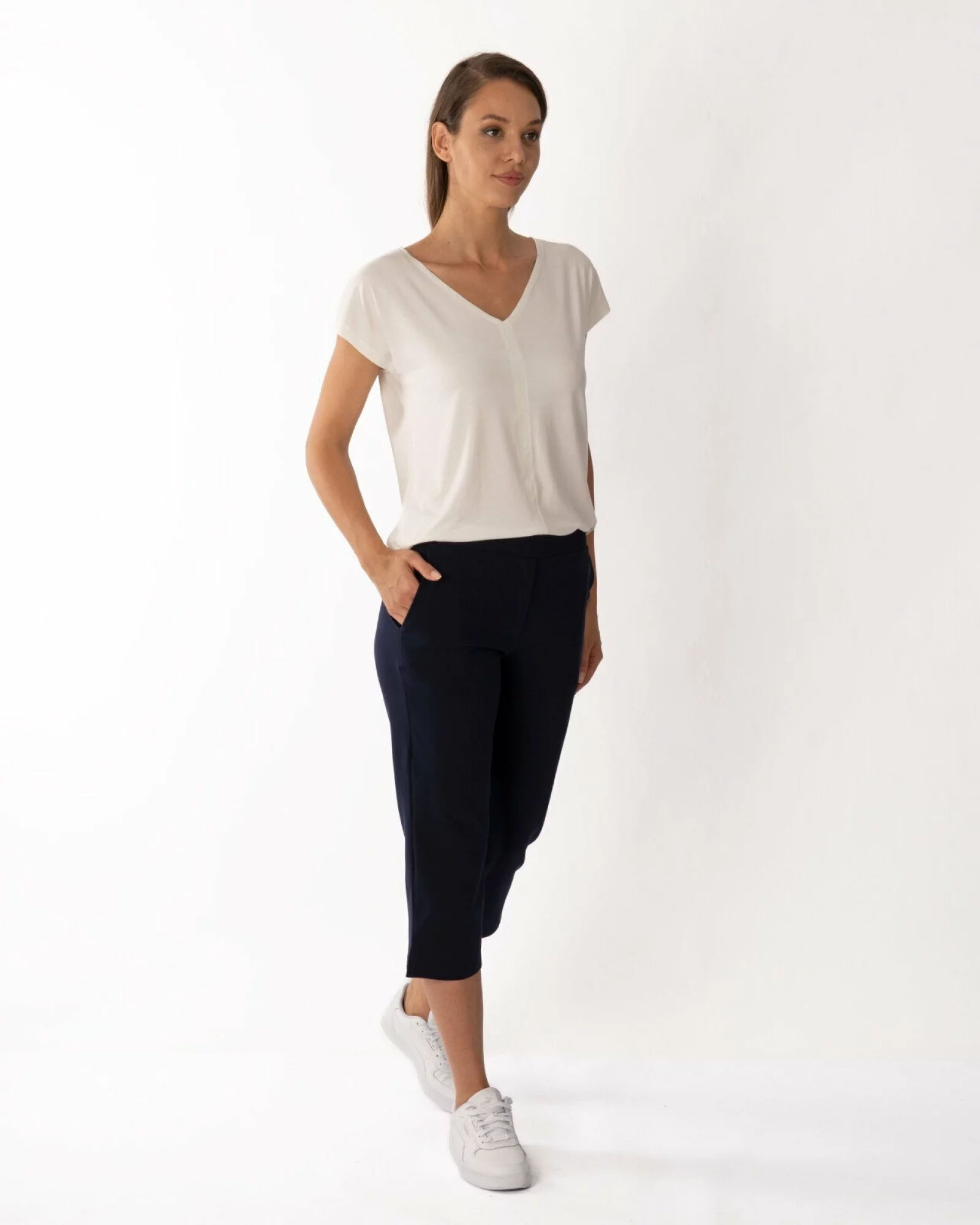 Pantaloni bleumarin 3/4 șliț lateral