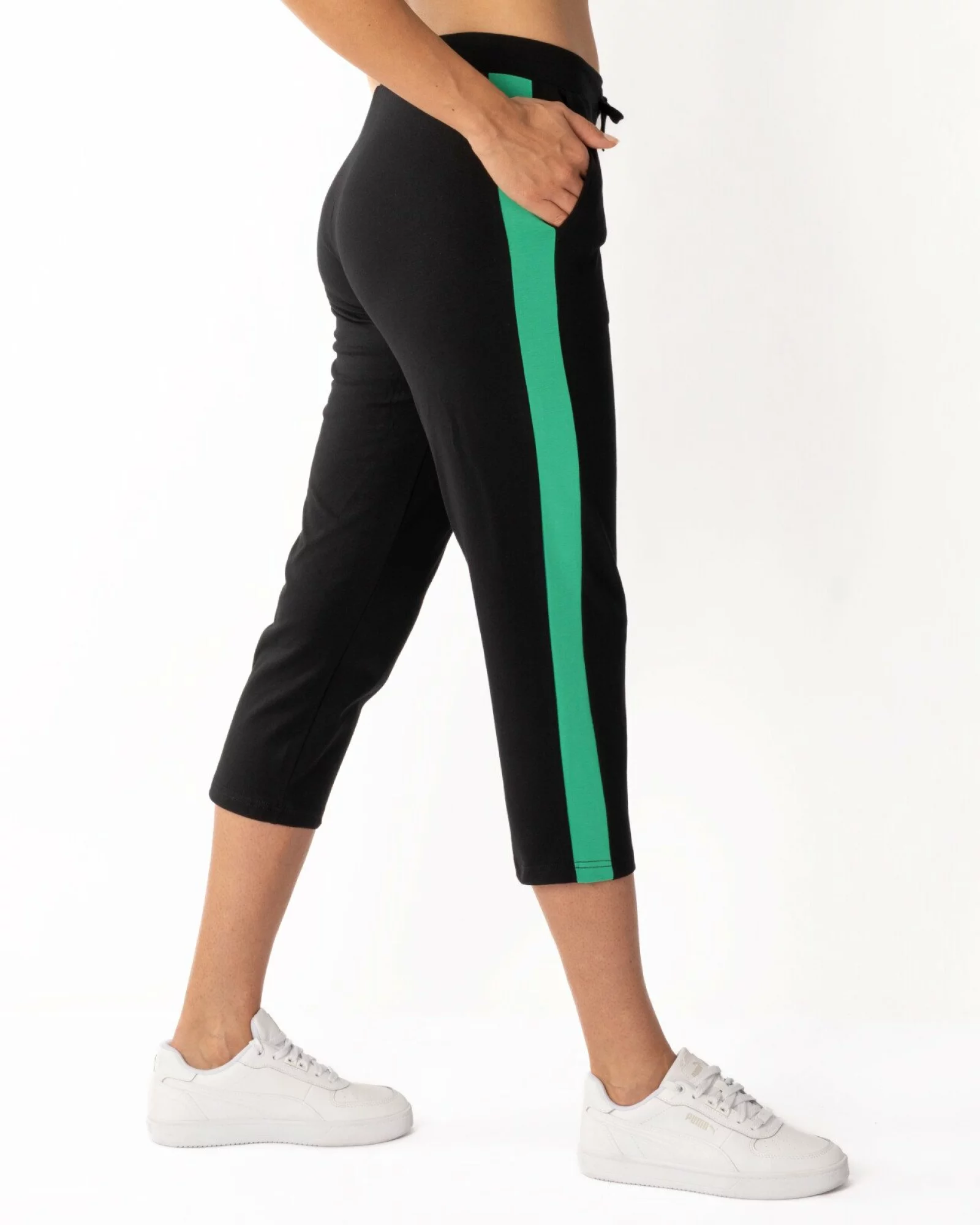 Pantaloni negri 3/4 inserție laterală verde