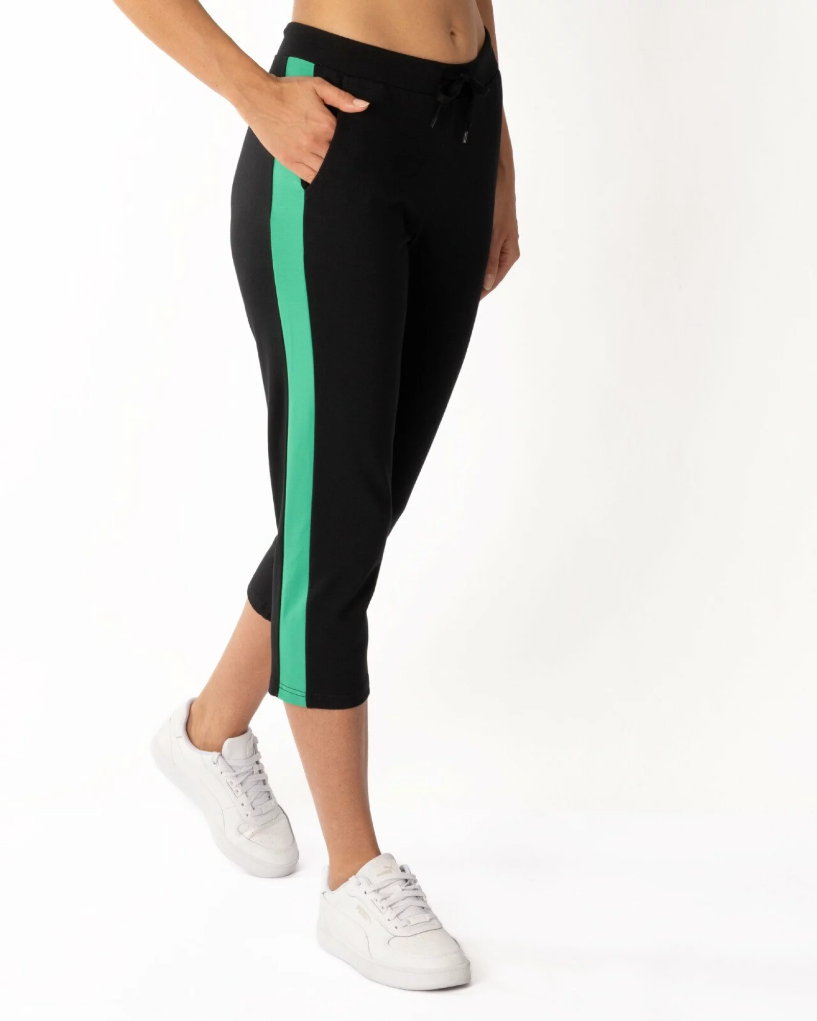 Pantaloni negri 3/4 inserție laterală verde