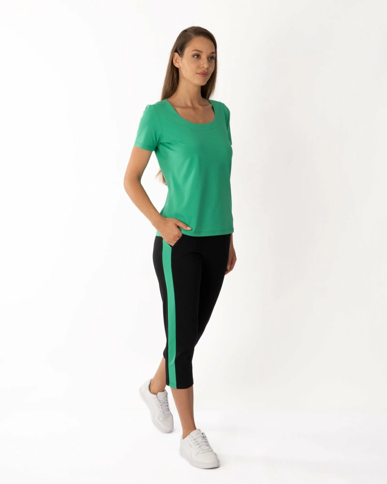 Pantaloni negri 3/4 inserție laterală verde