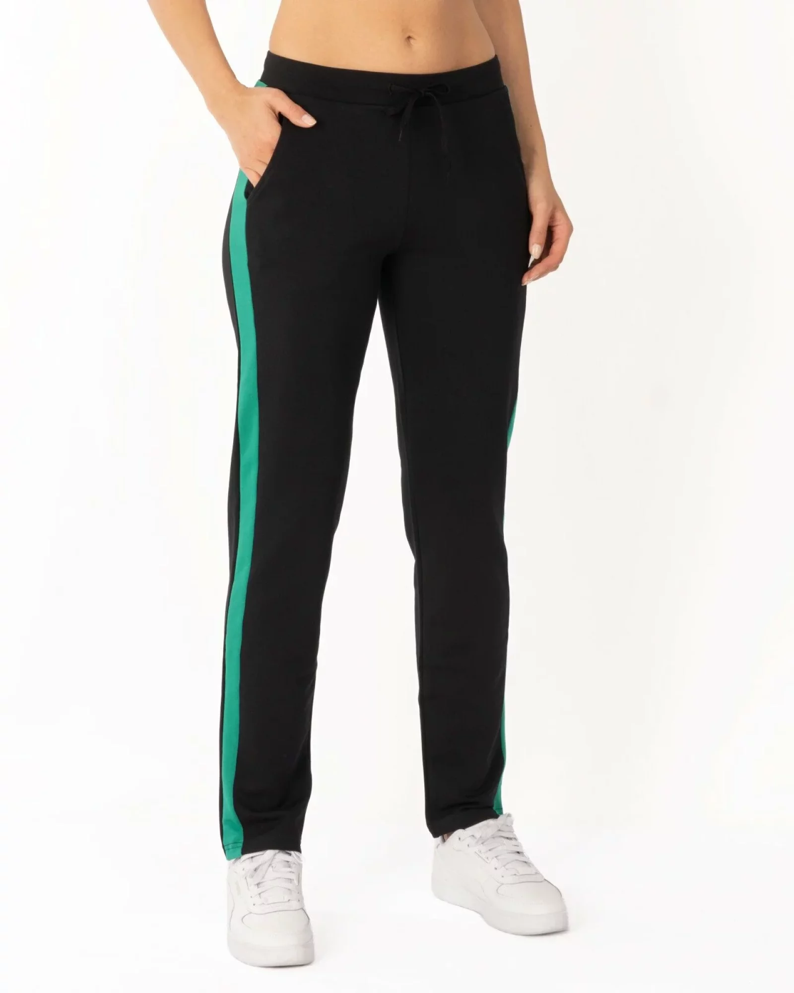 Pantaloni de trening negri ușor conici, interior buclat, cu inserție laterală verde