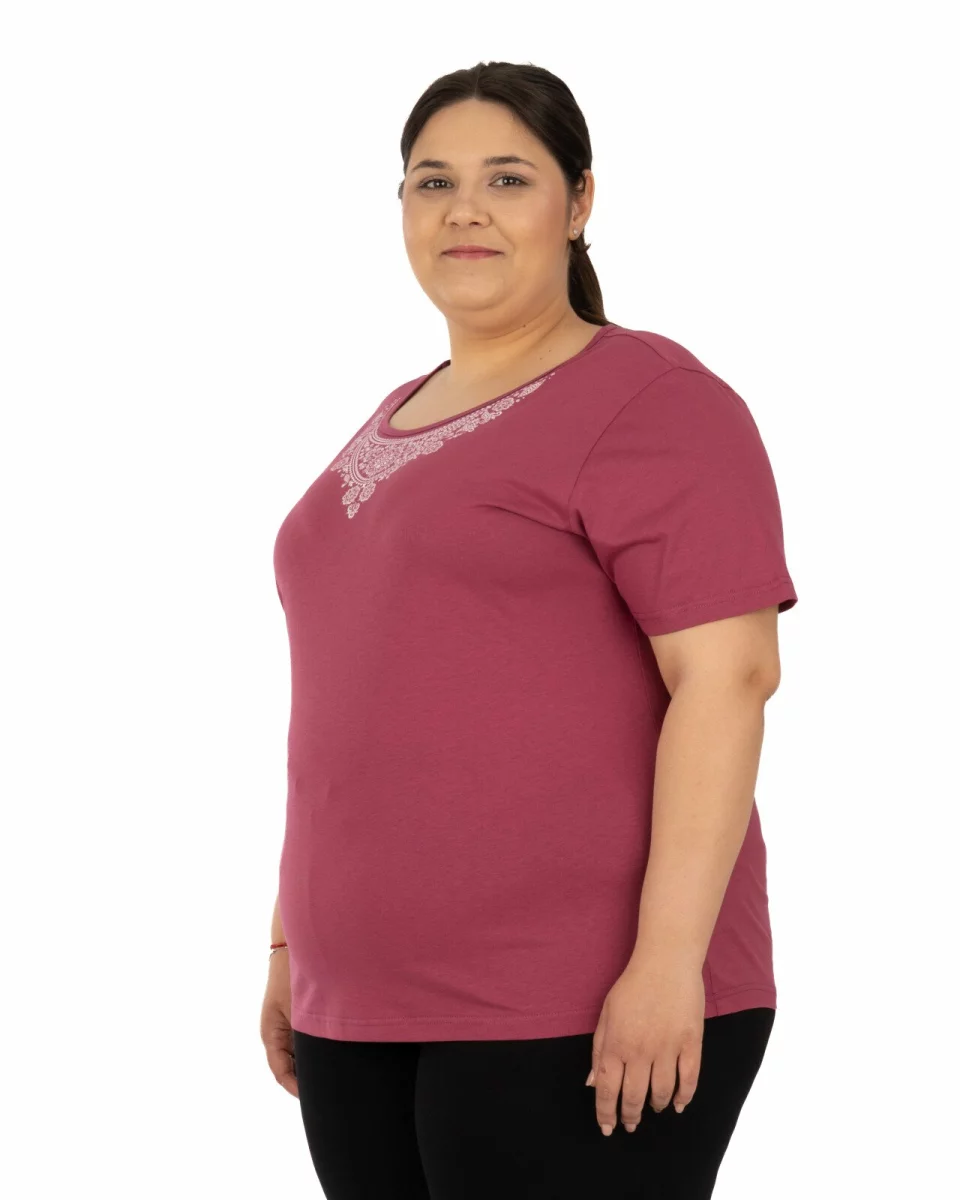 Tricou damă mărimi mari bordo pudrat din bumbac cu imprimeu la decolteu