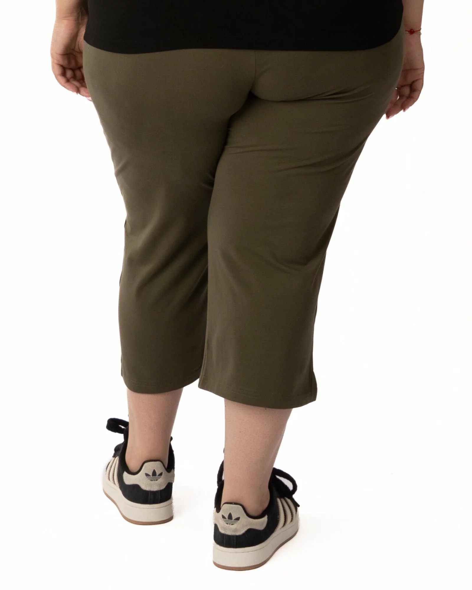 Pantaloni trei sferturi dama marimi mari kaki cu slit P.2215