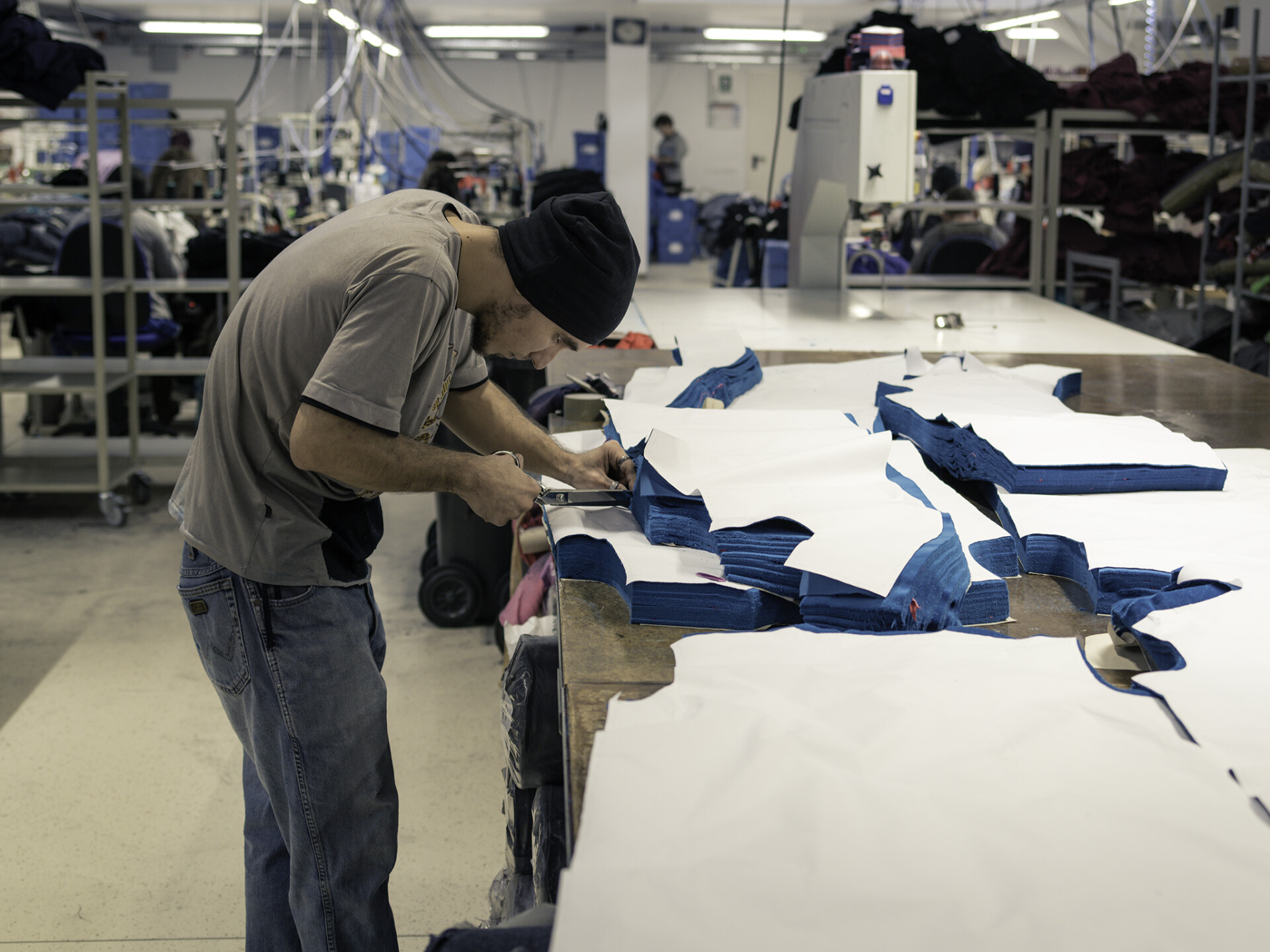 Proces de croire pentru imbracaminte in fabrica Knox